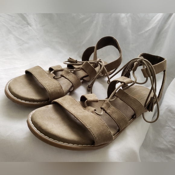 Old Navy Sandals Sz 10 - Picture 2 of 9